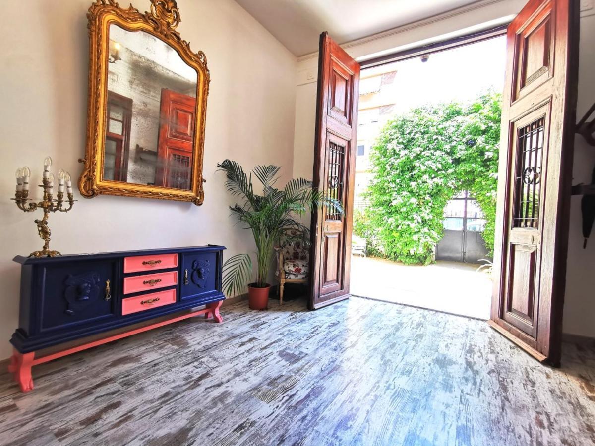 Portrait Boutique Guesthouse Валенсія Екстер'єр фото