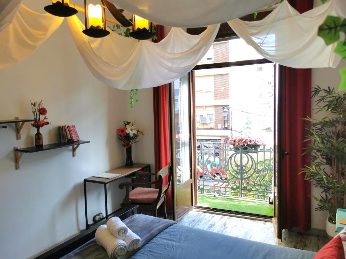 Portrait Boutique Guesthouse Валенсія Екстер'єр фото