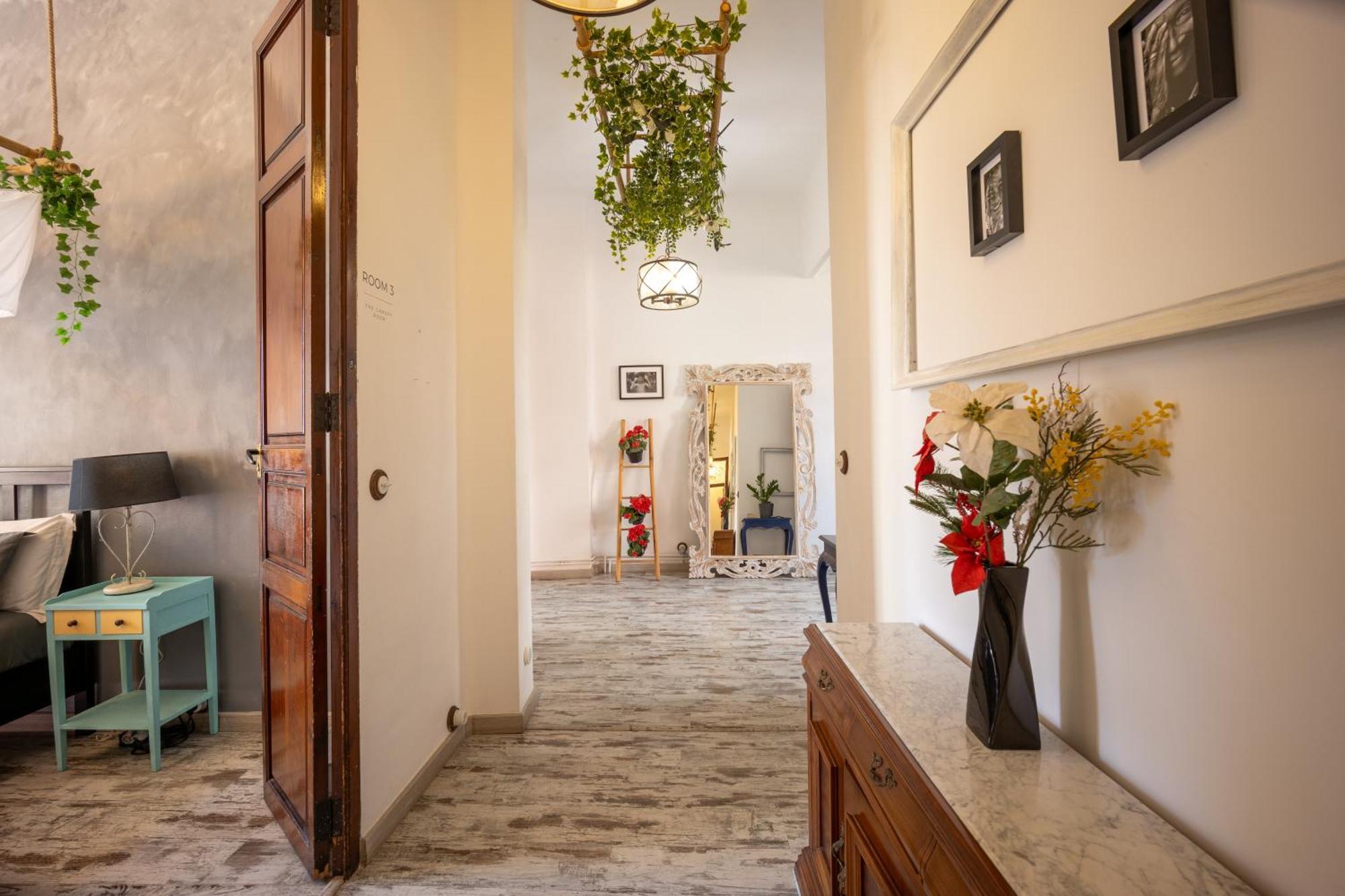 Portrait Boutique Guesthouse Валенсія Екстер'єр фото