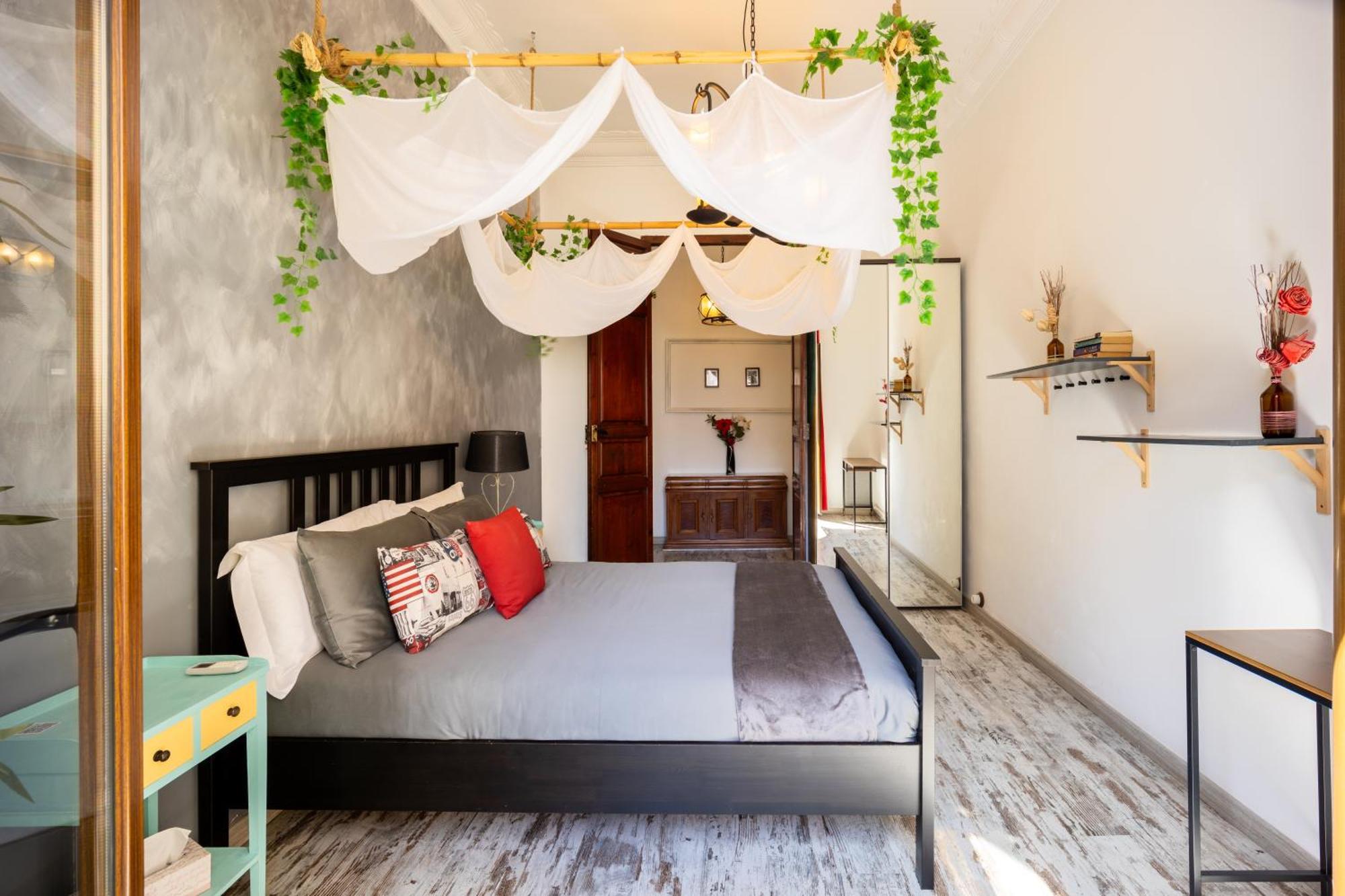 Portrait Boutique Guesthouse Валенсія Екстер'єр фото