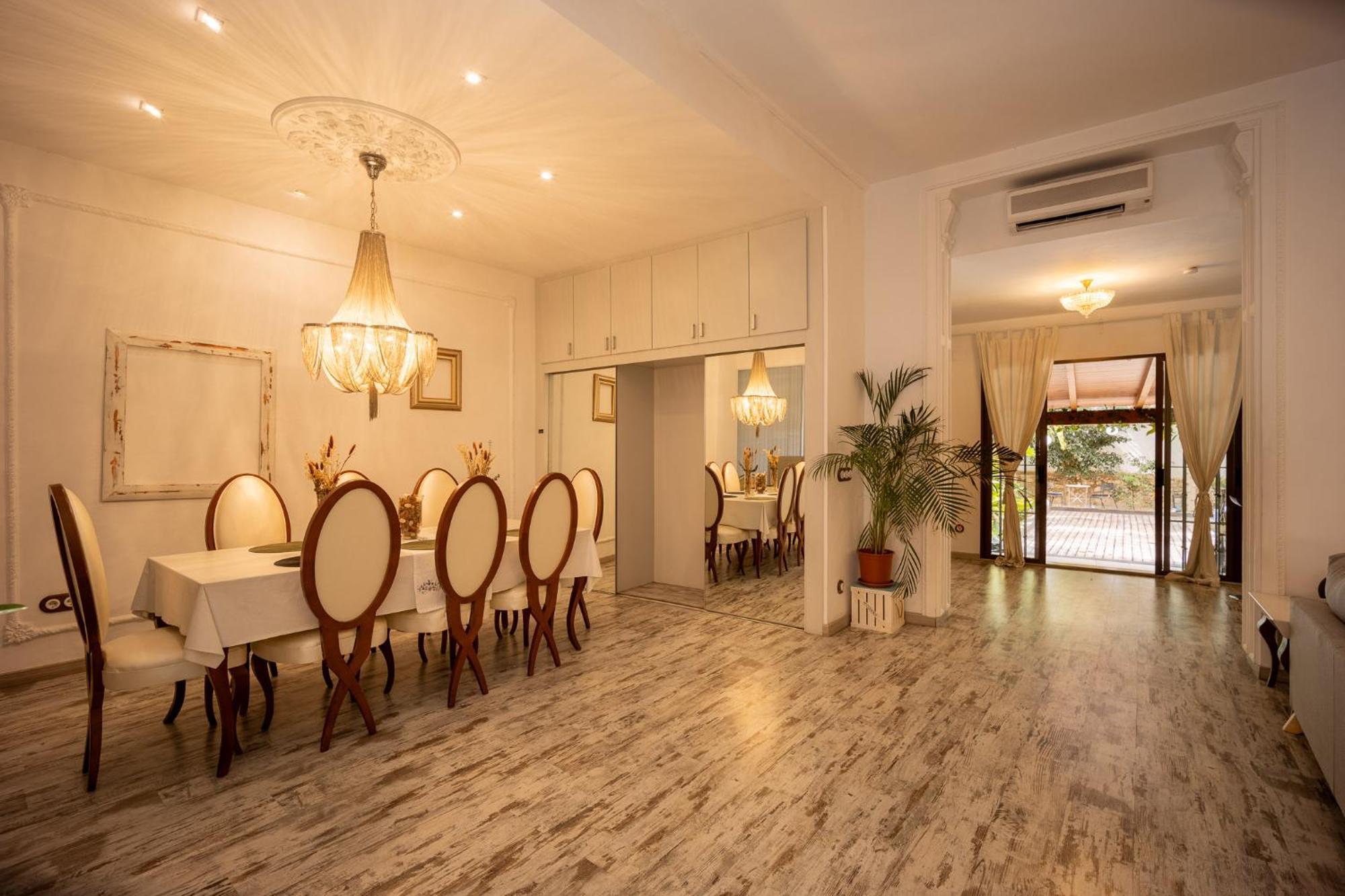 Portrait Boutique Guesthouse Валенсія Екстер'єр фото